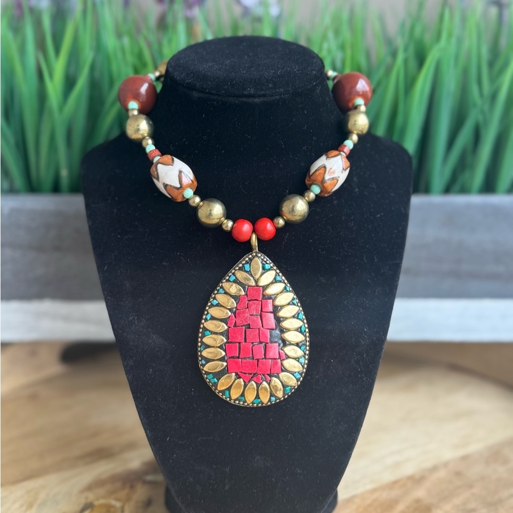 Elegant Gold and Red Pendant Necklace